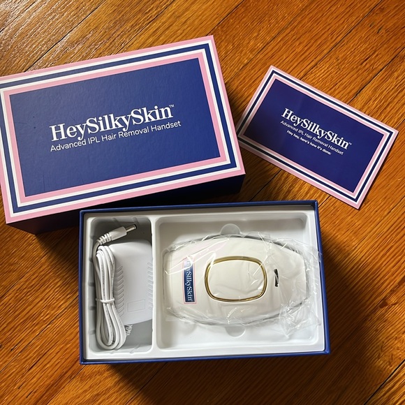 Hey Silky Skin Advanced IPL Hair Removal Handset with Anti-Flash Eyewear - Picture 2 of 5